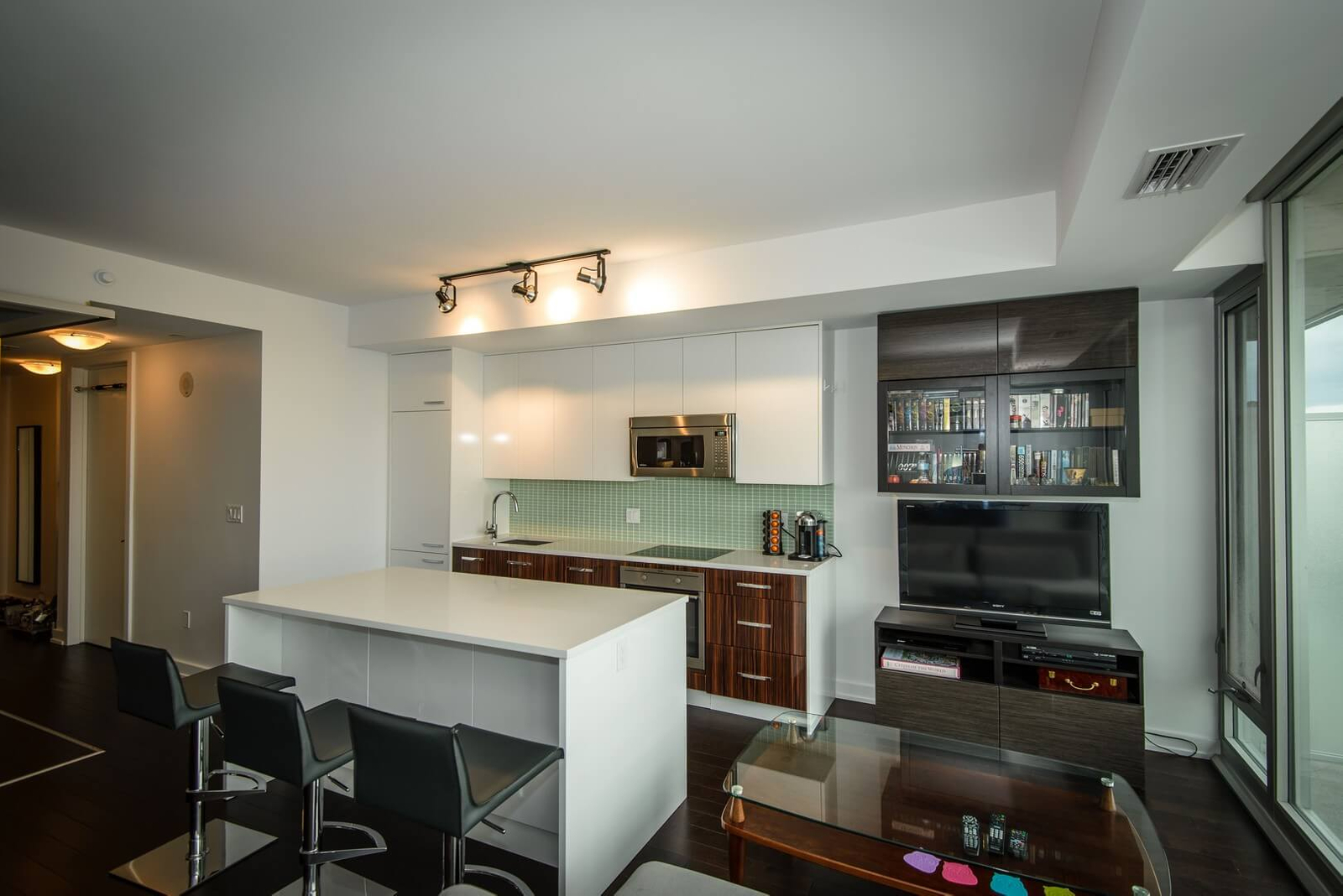 Luxury condo for rent Champagne Ave S 111, unit 1608 Soho Champagne